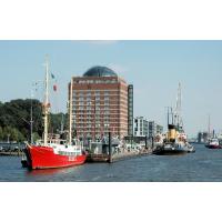 755_0087 Museumshafen, Feuerschiff am Anleger Neumühlen - Gebäude Seniorenresidenz. | 